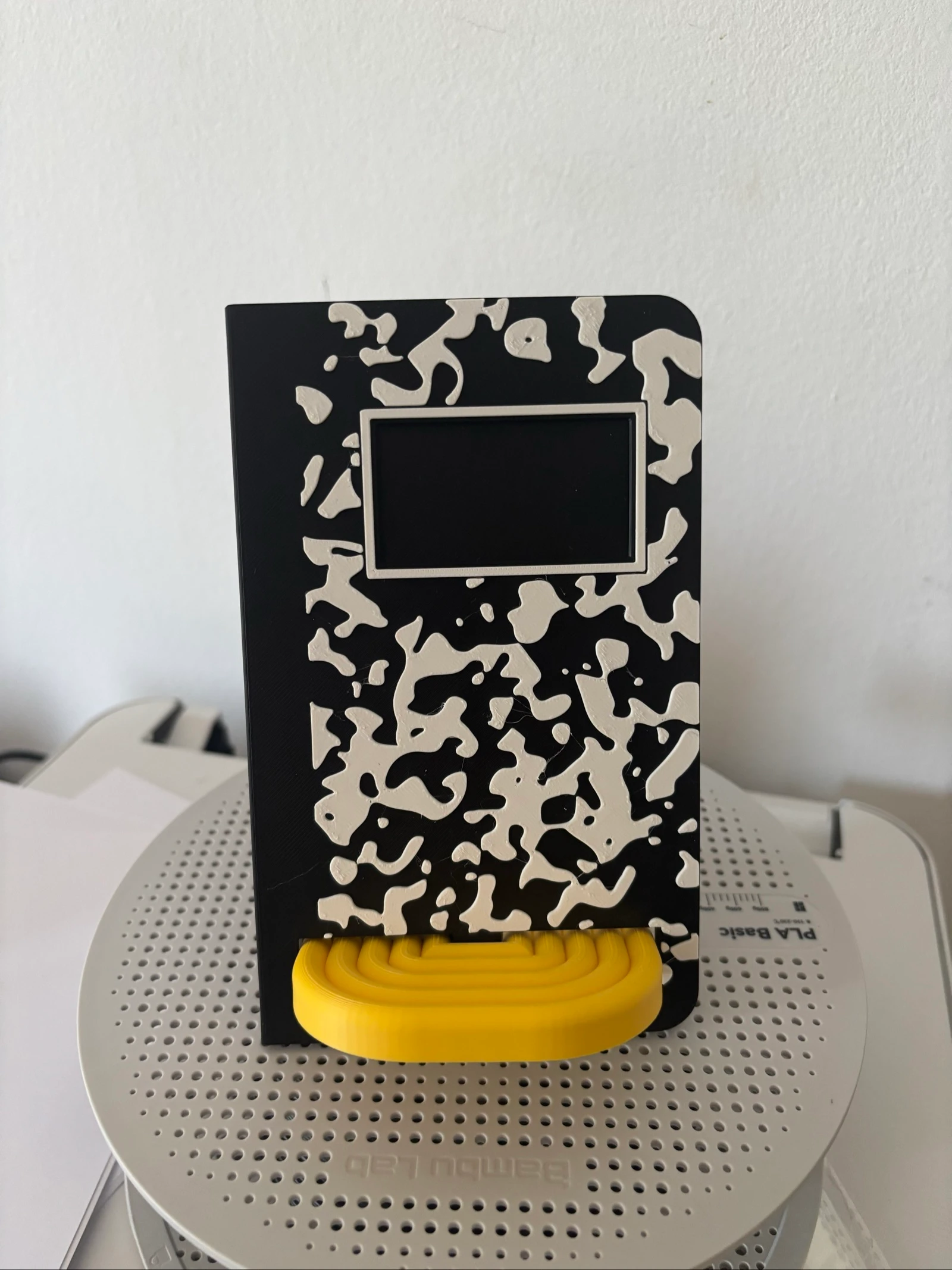 Porta móvil 3D estilo cuaderno ✏️📱